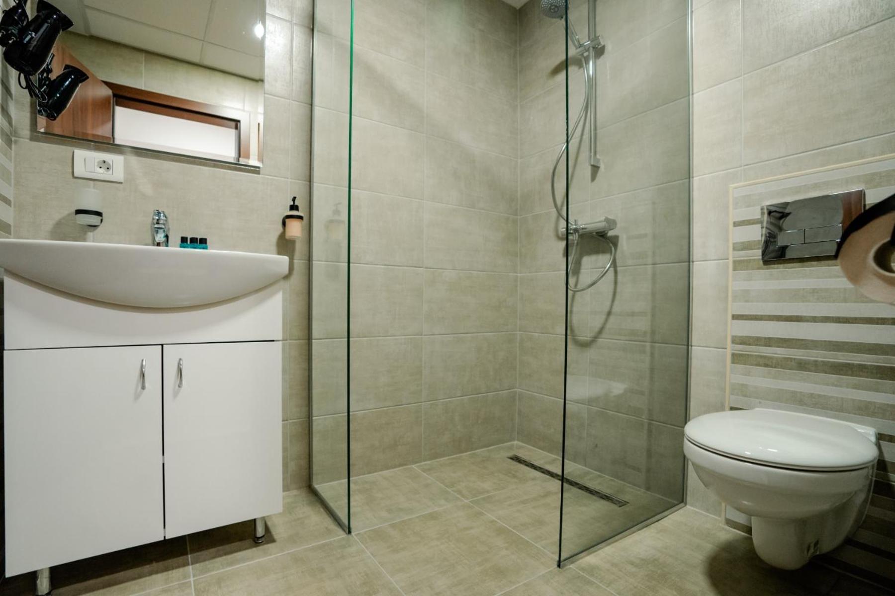 Darki Apartments 3 - Very Central Stay With Free Parking أوهغيد المظهر الخارجي الصورة