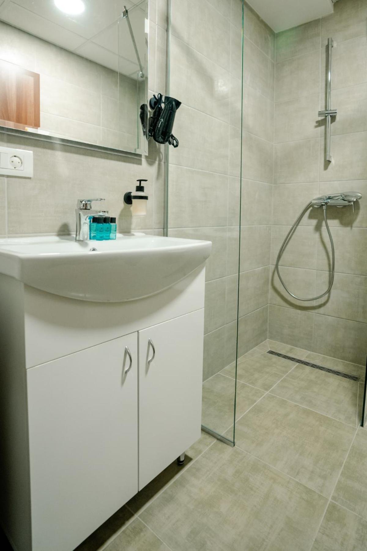 Darki Apartments 3 - Very Central Stay With Free Parking أوهغيد المظهر الخارجي الصورة