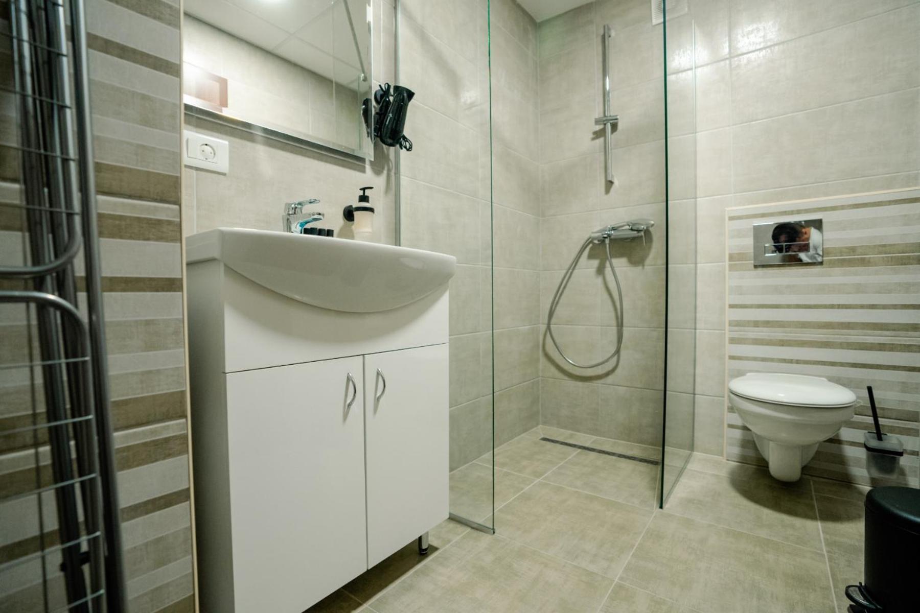 Darki Apartments 3 - Very Central Stay With Free Parking أوهغيد المظهر الخارجي الصورة