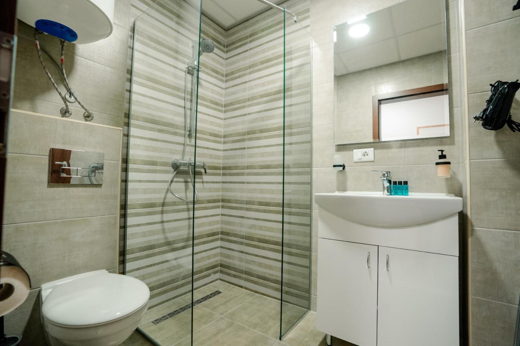 Darki Apartments 3 - Very Central Stay With Free Parking أوهغيد المظهر الخارجي الصورة